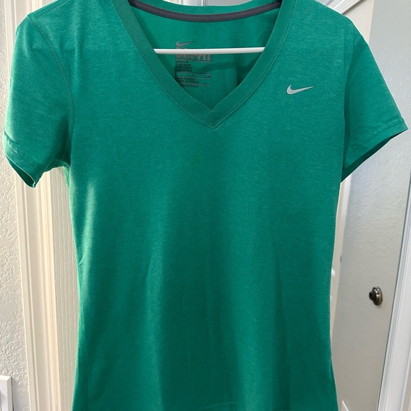 Nike workout T-Shirt. Wore it only a few times. Looks brand new. - Picture 3 of 5